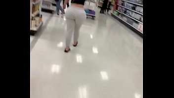 HUGE ASS SPOTTED CANDID
